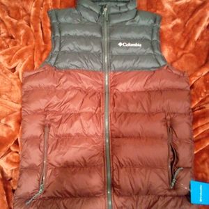 Columbia vest Black and burgundy size small